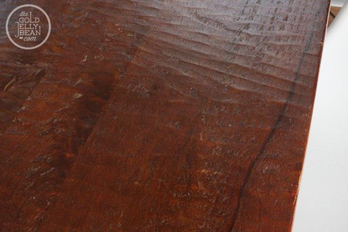 Kako ukloniti ogrebotine na drva i kožni namještaj