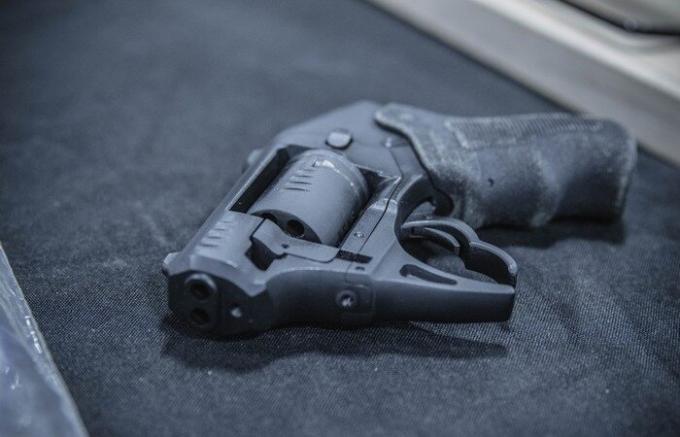 „Zabranjene” Revolver S333 zabezeknut, koji je SAD bio zakon strojnica.