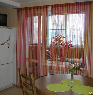 Dekoracija prozora s balkonom u kuhinji s pamučnim zavjesama