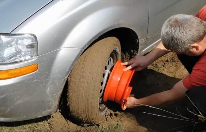 Kako napraviti stvar koja se može povući automobil od bilo močvara