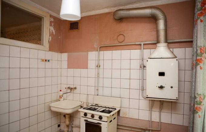 Vjerovalo se da je u domovima s plinskim štednjakom morao biti prisutnost malom prozoru.