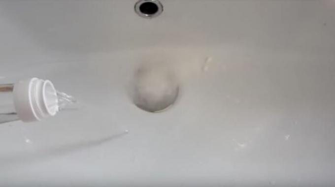 Kako brzo očistiti umivaonik, kada je voda prestala propasti