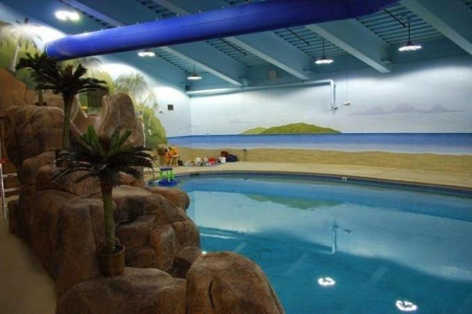 U podzemnoj hostelu se nalazi i bazen. | Foto: odditycentral.com.