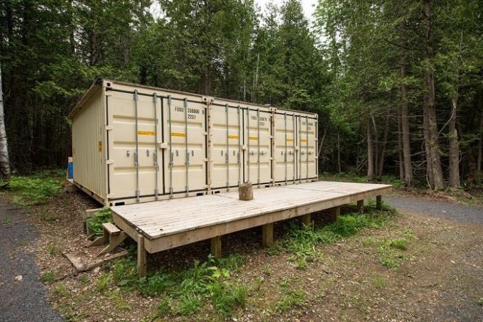 Kanadski obrtnik izgrađen samoodrživog kuću kontejner.