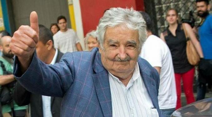 90% je Mujica predsjedničku plaću u dobrotvorne svrhe.
