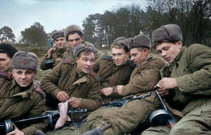 Zašto su vojnici u Drugom svjetskom ratu nisu nose maskirne na bojnom polju