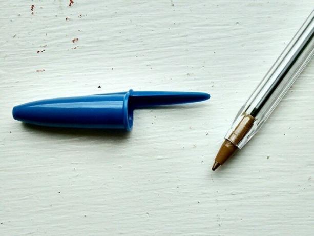 Rupe u kapicu kemijskom olovkom napravio s skriveni motiv. / Foto: eonline.lk