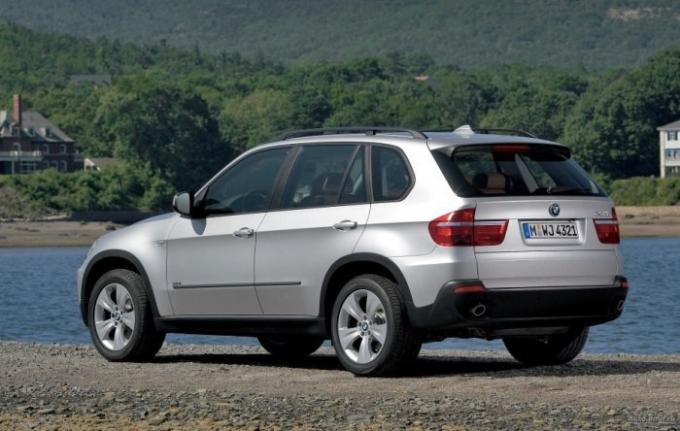 Mid-size luksuznih crossover BMW X5 druge generacije. | Foto: autodmir.ru.