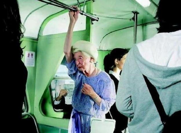 
Britanski psiholozi su pozvali da ne daju način za prijevoz starijih osoba. / Foto: hopop.ru. 
