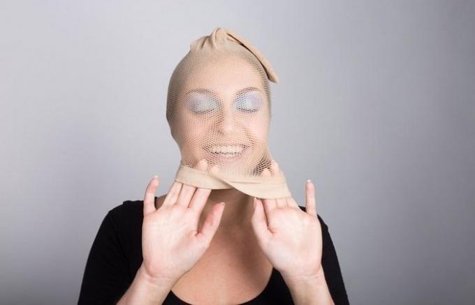 Make-up trikovi: Djevojke upletena u hramu, ugledao djevojku sa čarapom na glavi