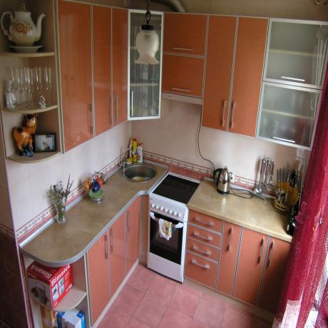 Kako opremiti malu kuhinju (45 fotografija) 5 četvornih metara vlastitim rukama: video upute za uređenje male kuhinjske sobe, fotografija i cijena