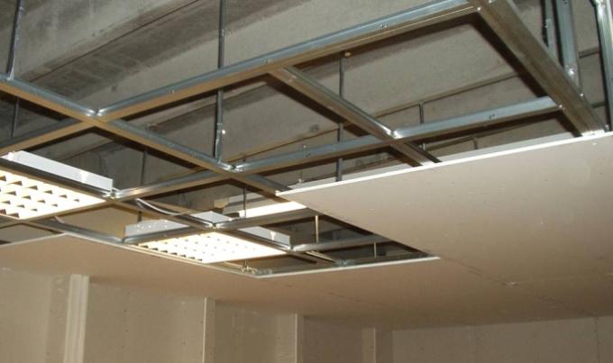 Spuštena stropna konstrukcija (okvir) i gips karton