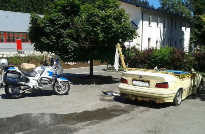 Njemački pretvara svoj auto u bazen. | Foto: mainpump.ru.