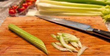 Celer može biti slani dodatak ukiseljenoj salati