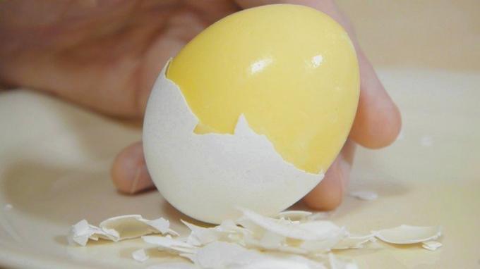 Kako pripremiti „zlatna jaja” ili kajgana u ljusci