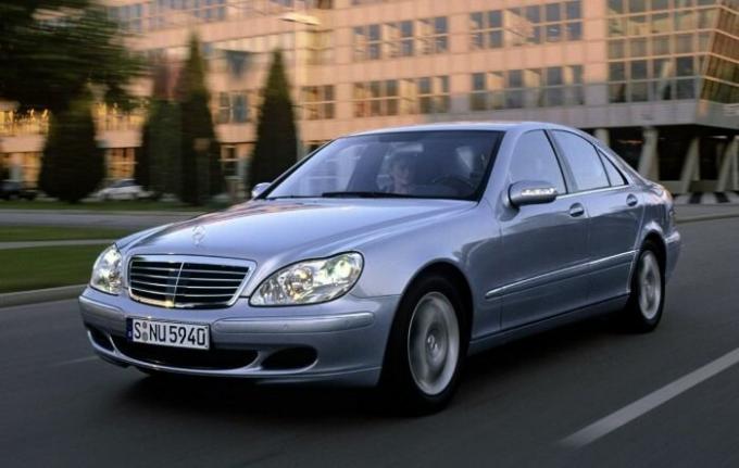 Automobili Mercedes-Benz S-klasa 1998-2005 je više pouzdanijim od konkurenata. | Foto: avtorinok.ru.