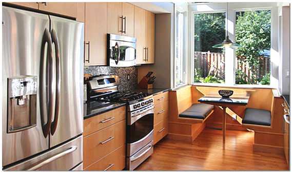 Spajanje balkona s kuhinjom oslobađa radni prostor i pomiče blagovaonicu izvan kuhinje.