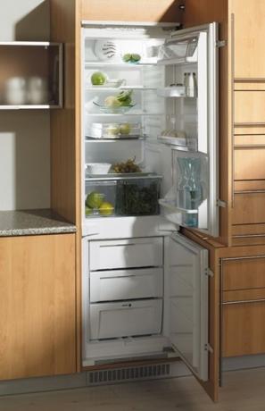 dizajn kuhinje 6 kvadratnih metara s hladnjakom