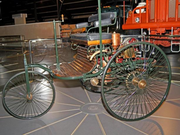 Izložba u muzeju - svijet je prvi automobil Benz Patent-Motorwagen, 1885