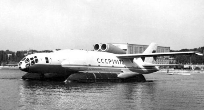 Zrakoplov na vodi.