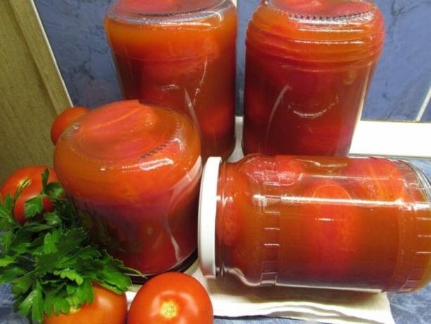 Dobre rajčice u paradajz paste, kuhati, koji može bilo domaćica. Slika za članak služi za standardnu ​​licencu © ofazende.ru
