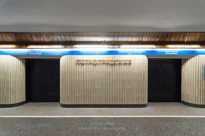 Zašto u St. Petersburgu metro stanice su konstruirani s vratima na platformi