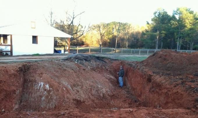 U početku su svi mislili da je susjed gradi bazen, ali on je zamahnuo na nešto naglo. | Foto: imgur.com/a/5JVoT#R7pfR1j.