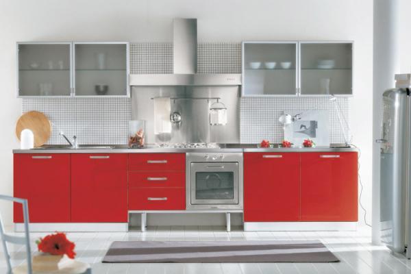 kuhinja u crveno-bijeloj boji