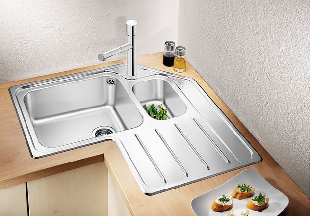 Kutni sudoperi za kuhinju izrađeni od nehrđajućeg čelika (42 fotografije): Uradi sam, video upute za ugradnju, značajke sudopera od nehrđajućeg čelika, cijena, fotografija