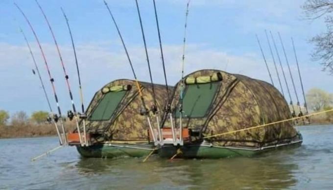 Šatori na vodi.