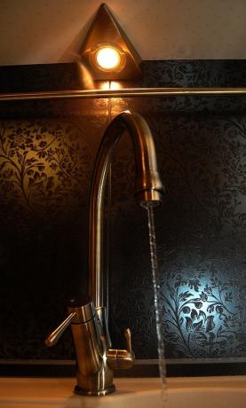 Filtrirani pritisak vode, brončani stil