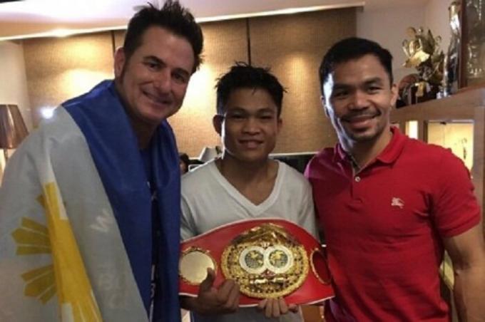 Poznati boksač pruža financijsku pomoć mladim sportašima (Dzhervin Ankahas i Manny Pacquiao).
