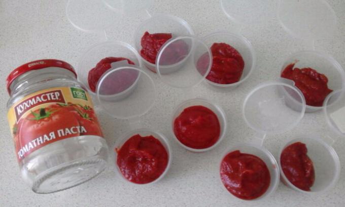 Rajčica u jednokratnu plastične posude.