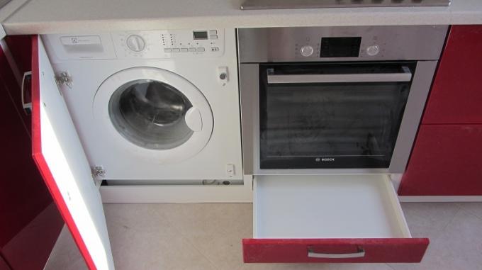 Ugrađena perilica rublja u kuhinji, kako ugraditi perilicu u kuhinjski set: upute, foto i video tutorijali, cijena