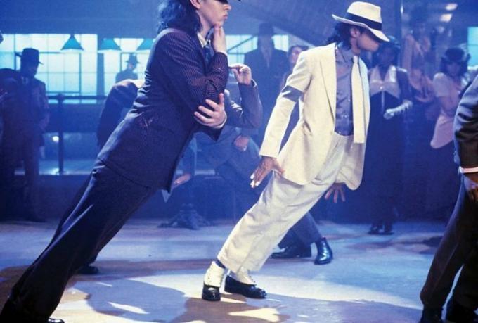 Kao što je Michael Jackson bio u stanju pobijediti silu gravitacije, izvodeći svoj legendarni nagib
