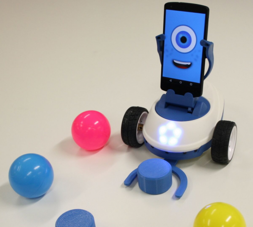Robobo Obrazovni robot obavlja korisnički programirane radnje