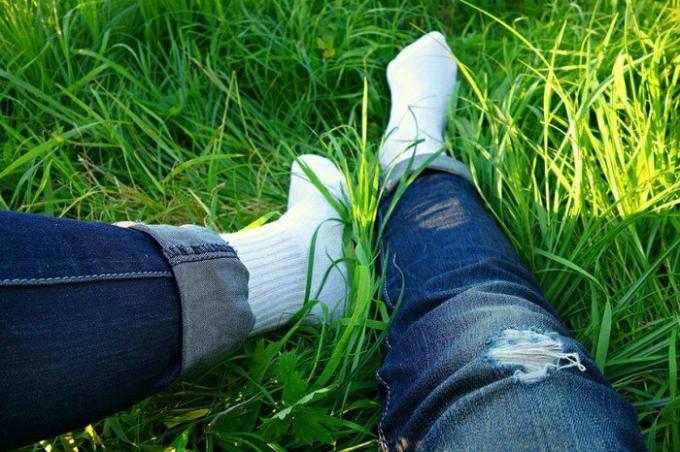Kako oprati bijele čarape na travu mrlja ili hrane. Oglas. 