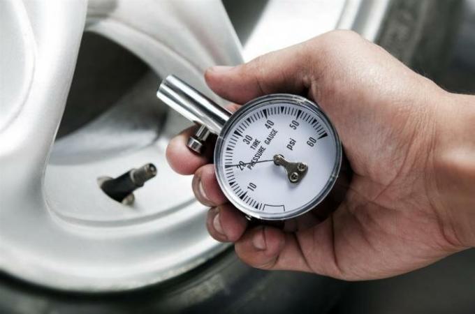 Tlak u gumama može znatno povećati potrošnju goriva. | Foto: autoglim.ru