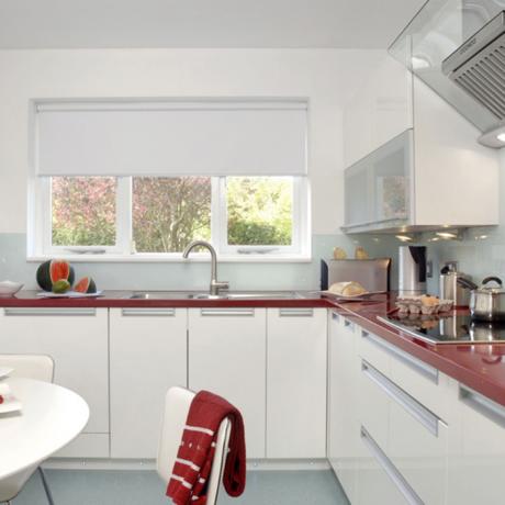 Dizajn bijele kuhinje (45 fotografija): video upute za ukrašavanje vlastitim rukama, kombinacija s crvenom, cijena, fotografija