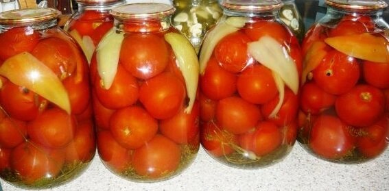 Ukusan recept za ukiseljene rajčice za zimu