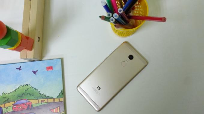 Xiaomi Redmi 5 recenzija: nestandardni budžetski telefon - Gearbest Blog India