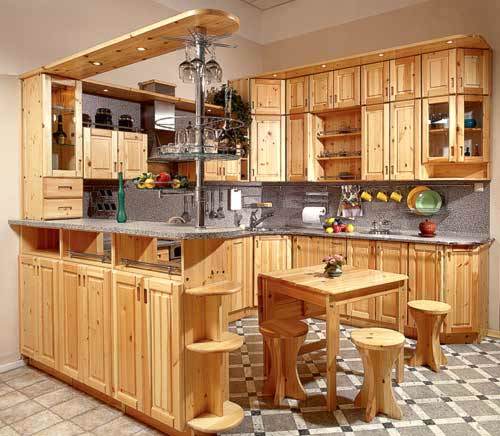 Kuhinja za ljetnu rezidenciju od bora (36 fotografija): video upute za odabir kuhinjskog namještaja od drva vlastitim rukama, cijena, fotografija