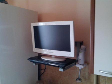 Bijeli TV za kuhinju - standardna instalacija