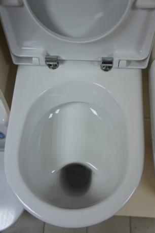 WC s „polica” ili „ploču”.