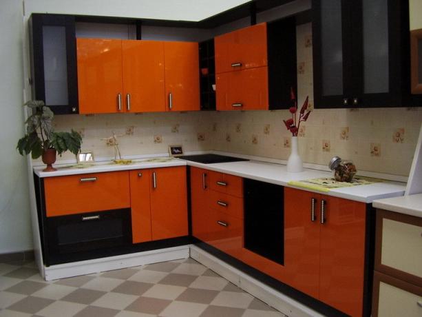Crna i narančasta kuhinja (53 fotografije), dizajn "uradi sam": upute, foto i video vodiči, cijena
