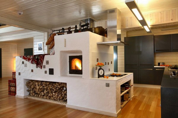 Prekrasna peć, o kojoj se može samo sanjati - imajte na umu, strop u kuhinji u drvenoj kući od plastičnih ploča