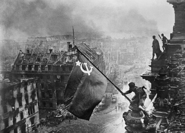 
Zastava pobjede na nacističke Njemačke, 1. svibnja 1945